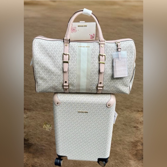 Michael Kors Cream suitcase, XL Bedford duffle & wallet - Picture 1 of 15